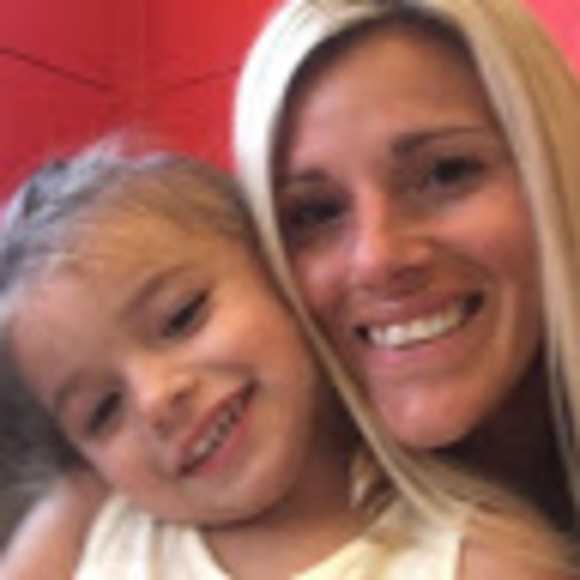 Meet your Posher, Amber - Picture 2 of 4